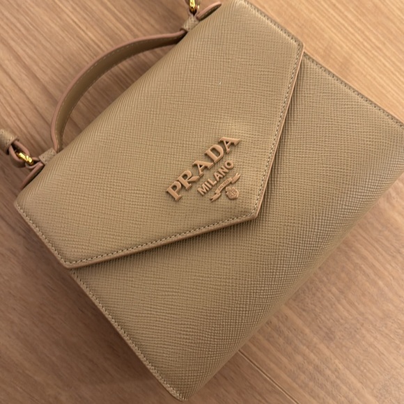 Tan leather handbag with black and tan guitar strap - Picture 2 of 6